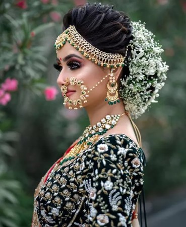 10 Gorgeous Indian Bridal Hairstyles to Slay Your Wedding Look  Tata  Capital Blog